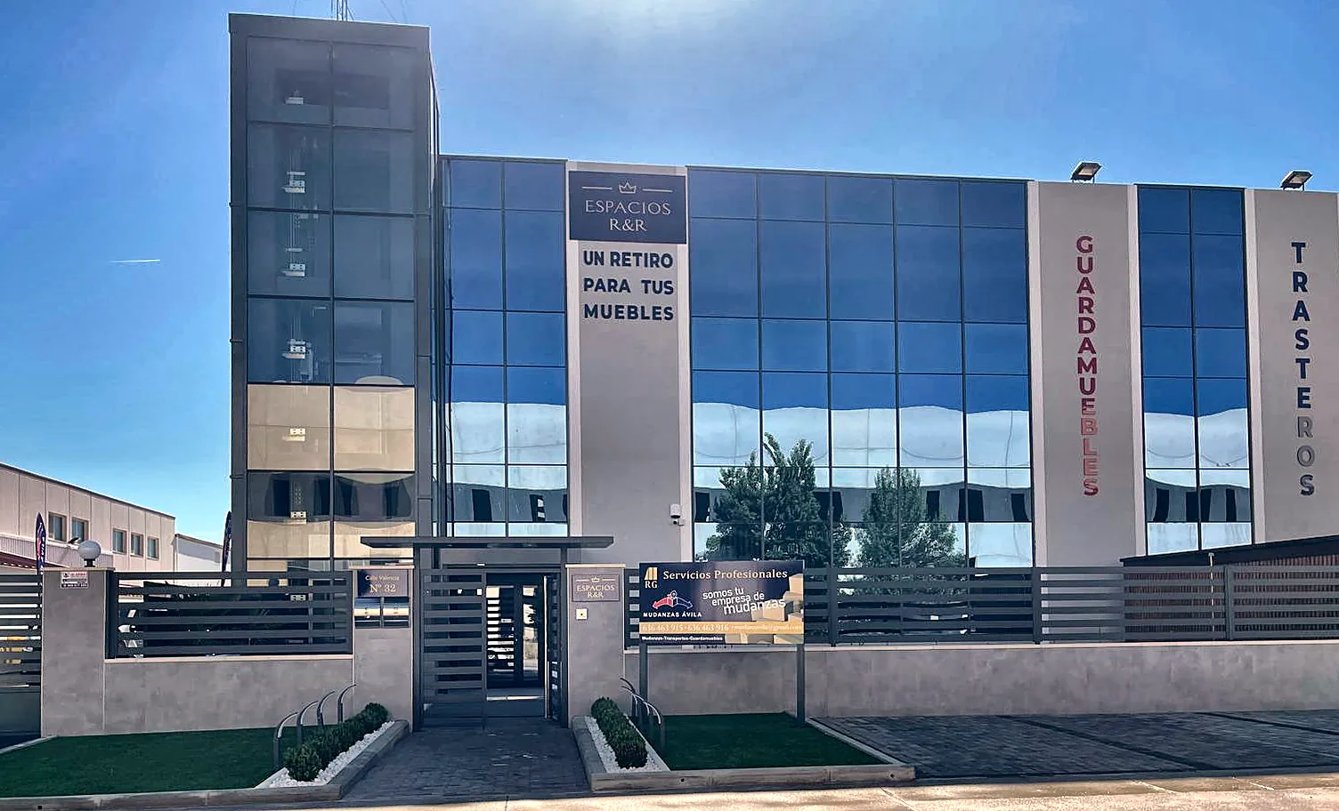 Edificio de guardamuebles y trasteros en C/ Valencia 32, Ávila